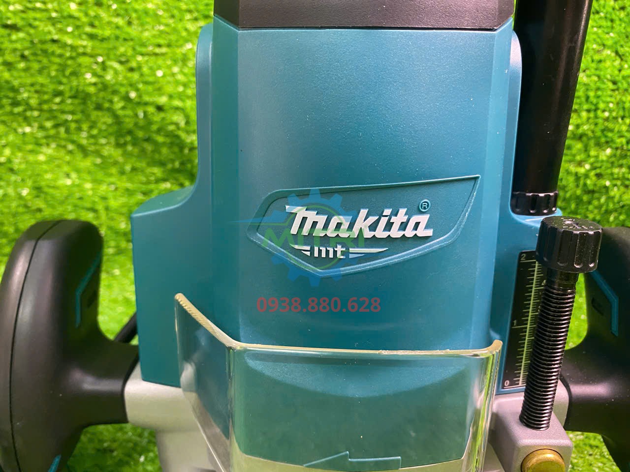 Máy soi cầm tay Makita M3600B điều chỉnh chiều sâu phay đến 60 mm
