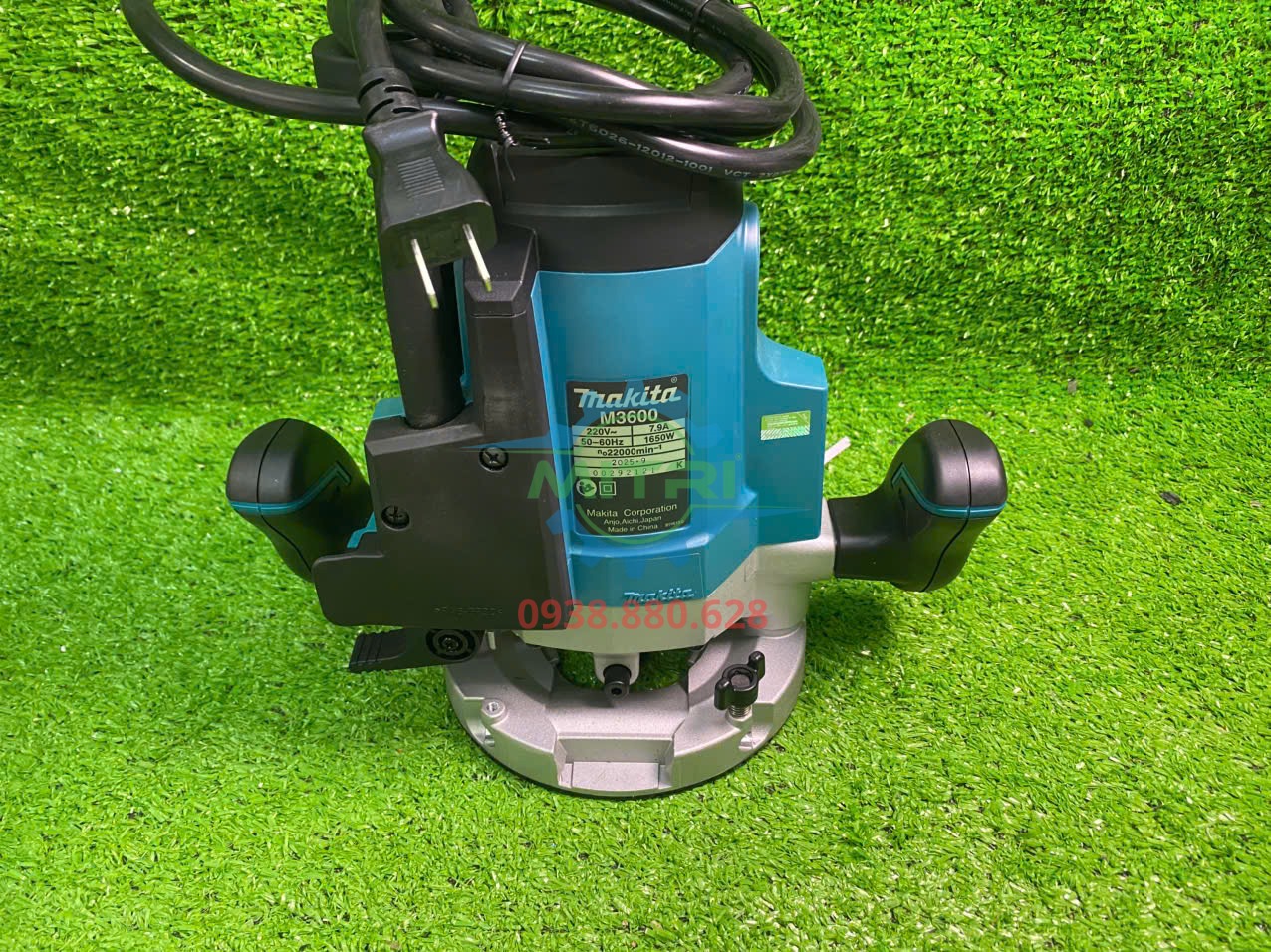 Máy soi rãnh gỗ Makita M3600B sử dụng trong xưởng mộc