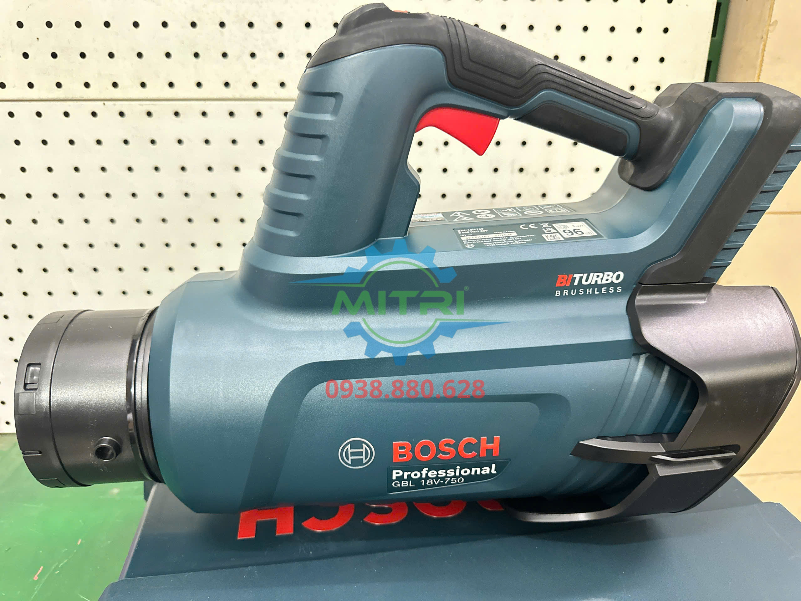 Máy thổi bụi dùng pin Bosch GBL 18V-750 thân máy solo