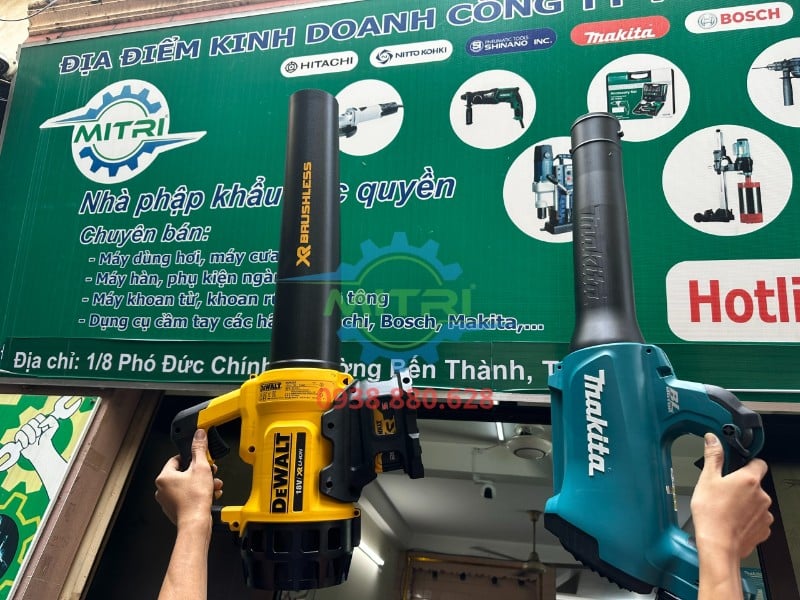Máy thổi lá Makita DUB184Z trưng bày thực tế trước bảng hiệu Minh Triết