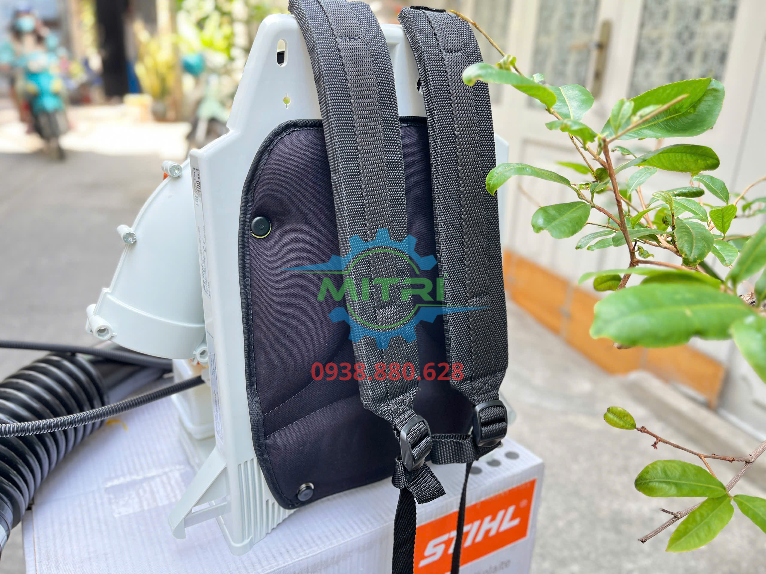 Động cơ 2 thì mạnh mẽ của máy thổi lá STIHL BR420