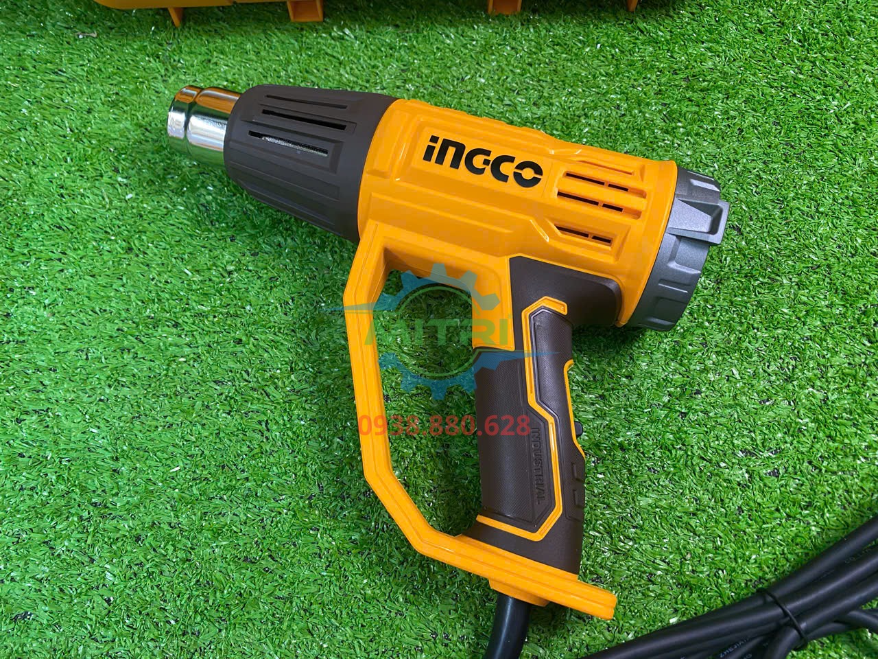 Máy thổi nhiệt cầm tay INGCO HG2000581 với đầu thổi phía trước