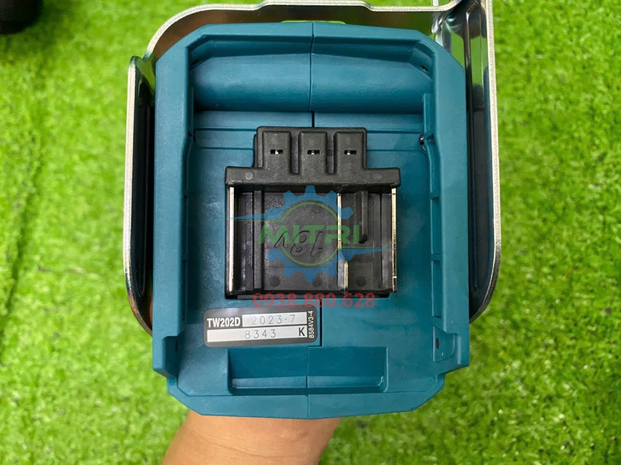 Máy vặn bu lông dùng pin Makita TW202D001 đầu vuông 12.7mm