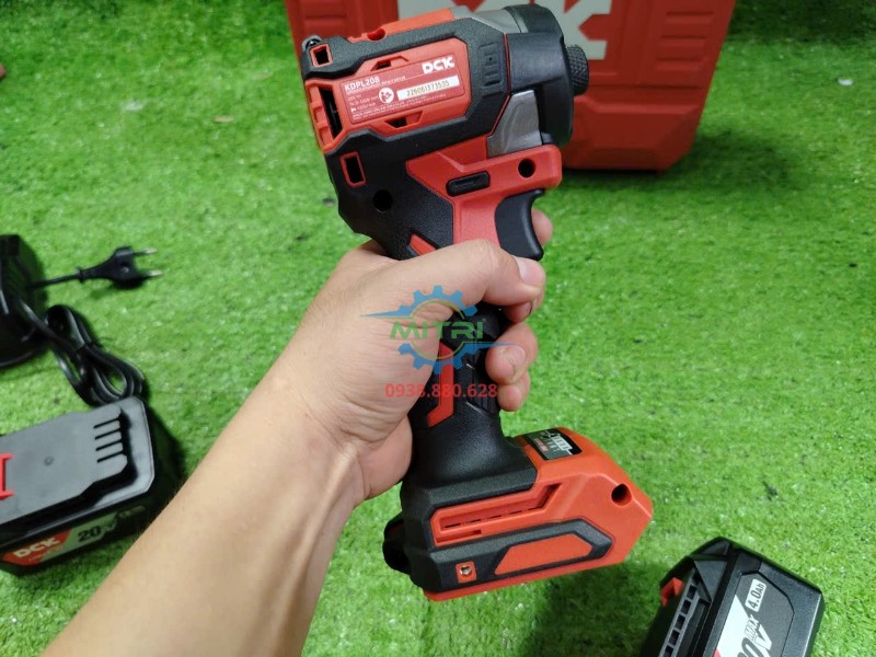 Máy vặn vít động lực DCK KDPL208 20V cầm tay mặt bên trái