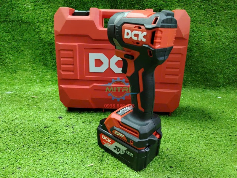 Máy vặn vít động lực DCK KDPL208 20V máy đứng cùng hộp mặt trước