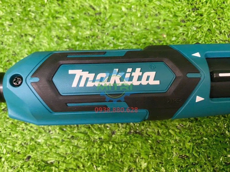 Logo Makita trên thân máy vặn vít TD022DSE 7.2V