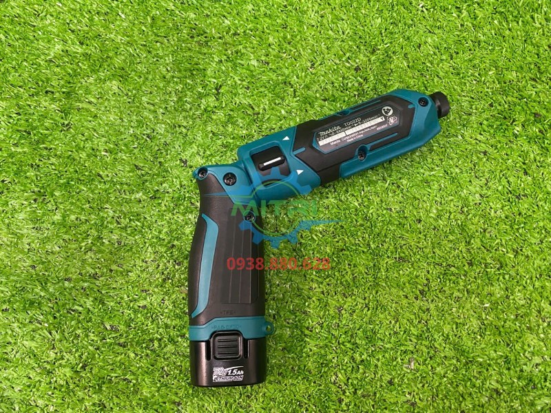 Máy vặn vít Makita TD022DSE ở dạng súng gập góc