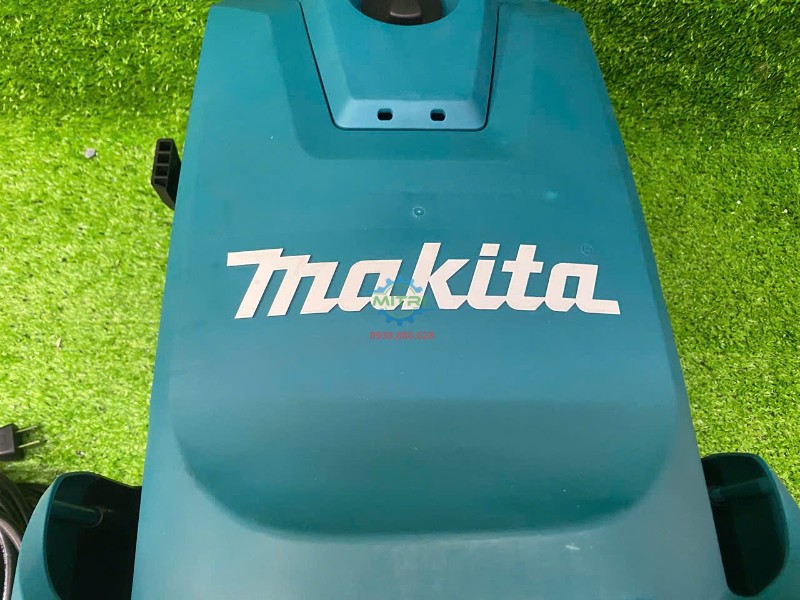 Máy xịt rửa áp lực Makita HW1200 logo Makita trên thân máy