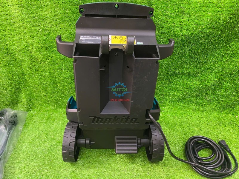 Máy xịt rửa áp lực Makita HW1200 mặt sau và bánh xe