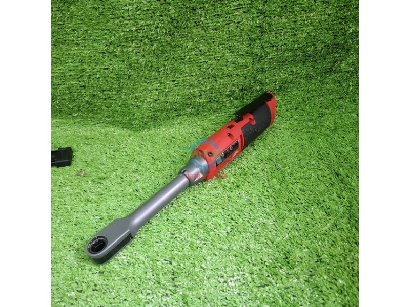 Milwaukee M12 FPTR-0 góc nghiêng 45 độ Milwaukee M12 FPTR-0 góc nghiêng 45 độ phù hợp garage và vị trí chật hẹp