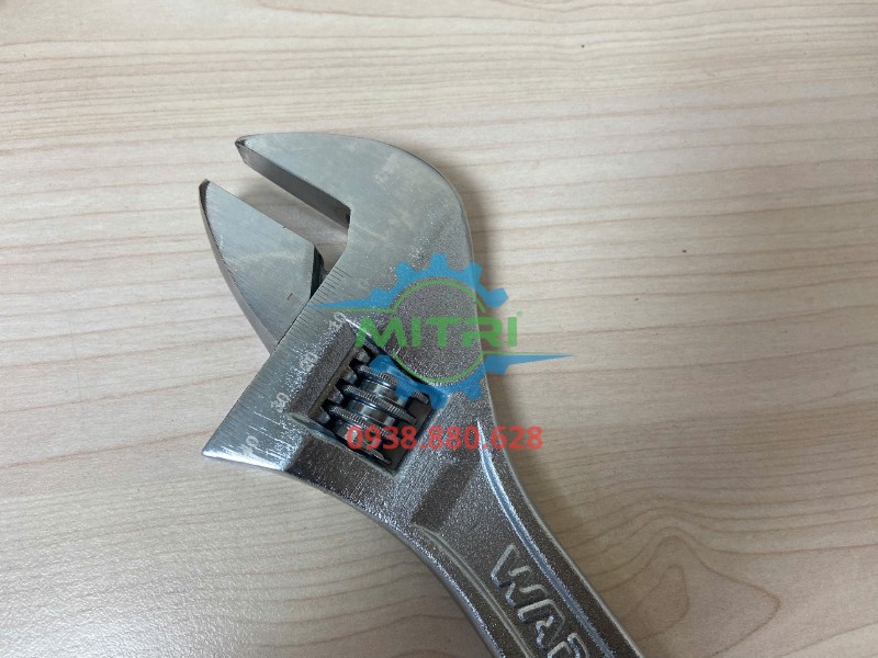 Mỏ lết cầm tay Wadfow WAW1112 300mm thép carbon