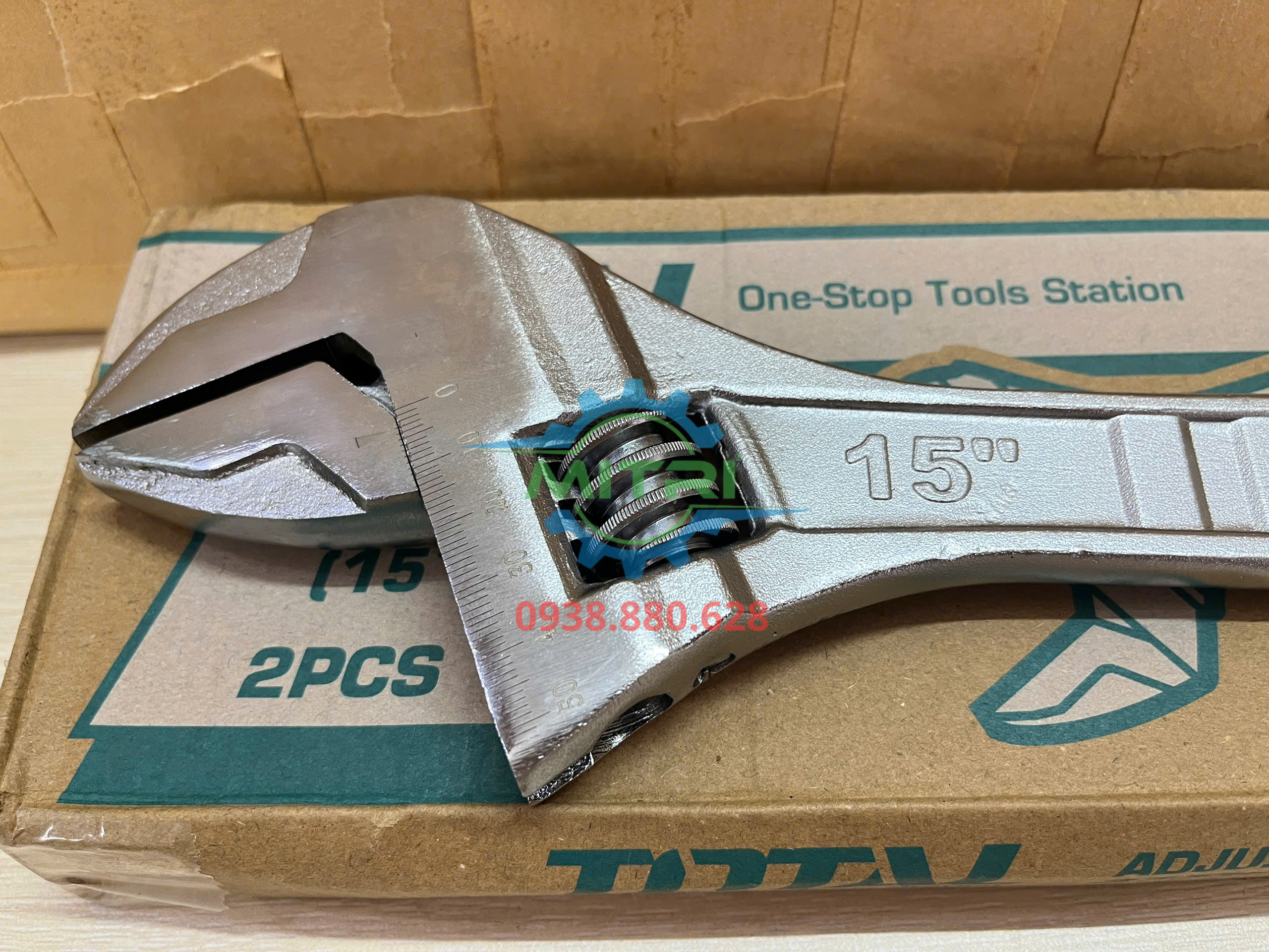 Mỏ lết Total THT1010153 chất liệu thép carbon 45#