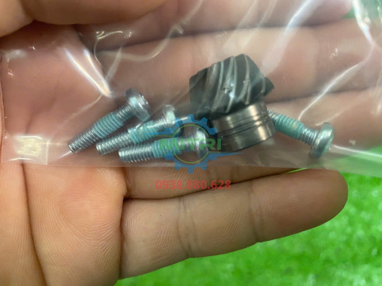 Phụ tùng tấm đỡ bạc đạn Bosch 1607000D62 vị trí 828
