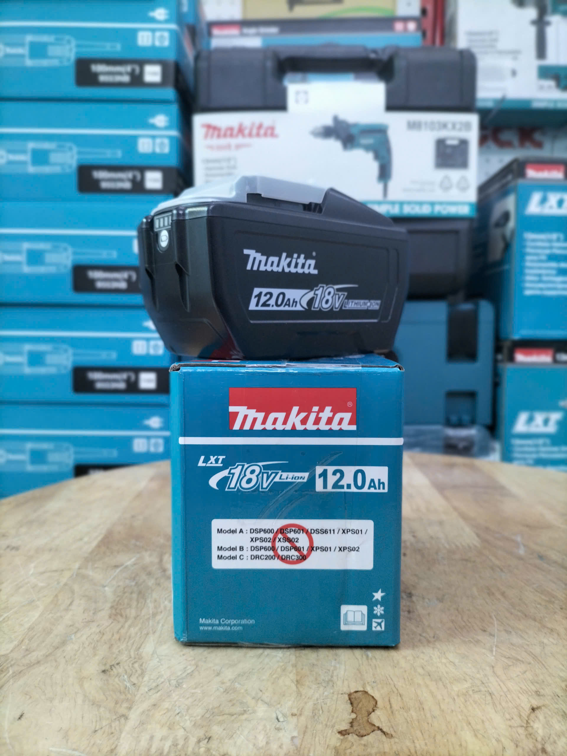 Makita BL18120 18V–12.0Ah (1915J2-8) – 216Wh – IEC 61960 – Chính hãng Pin Makita BL18120 18V 12Ah (1915J2-8) 216Wh – chuẩn IEC 61960, chính hãng
