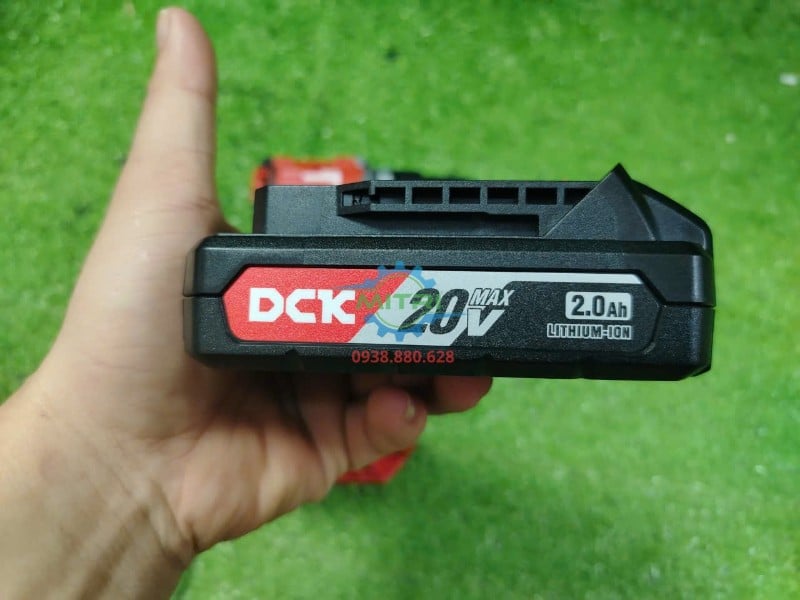 Pin DCK 20V 2.0Ah nhìn mặt bên