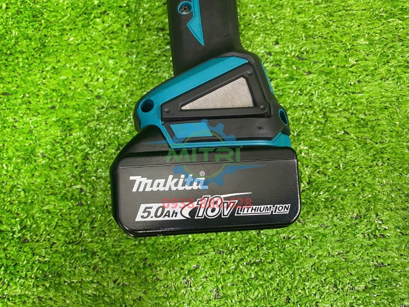 Pin 5.0Ah gắn trên máy mài góc Makita DGA506Z 18V LXT Pin 5.0Ah gắn trên máy mài góc Makita DGA506Z 18V LXT