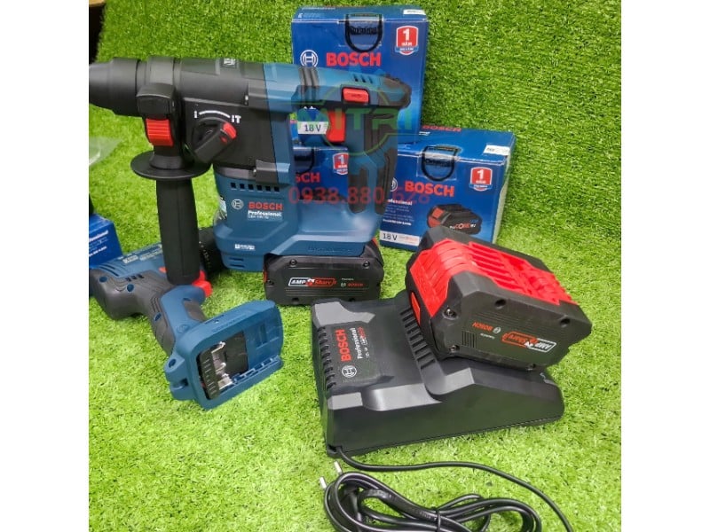Pin Bosch PROCORE 18V lắp vào sạc
