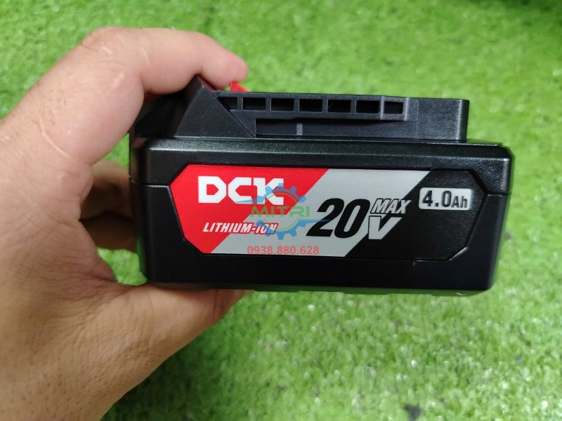 Máy vặn vít động lực DCK KDPL208 20V pin DCK 20V 4Ah mặt bên