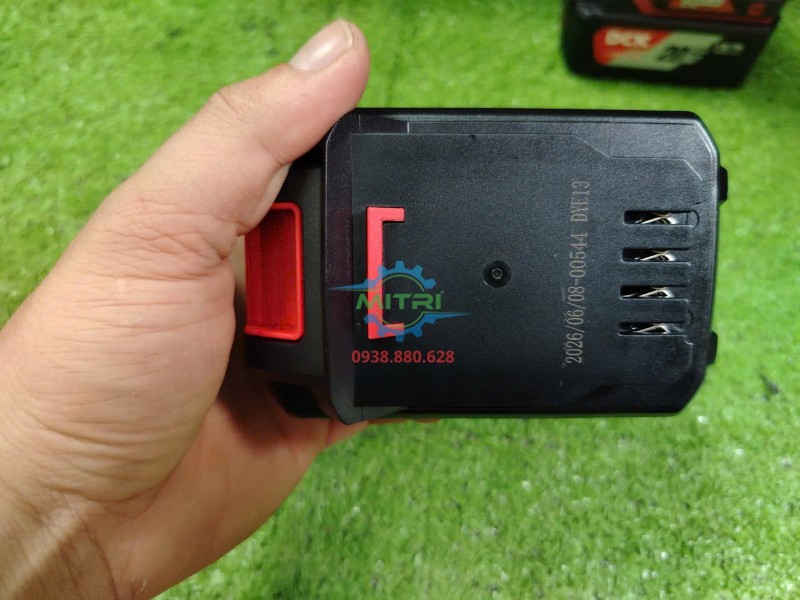 Máy vặn vít động lực DCK KDPL208 20V pin DCK 20V mặt bên