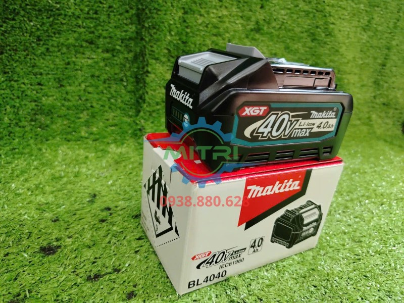 Pin Makita BL4040 mã 191B26-6 nhìn góc chéo kèm hộp