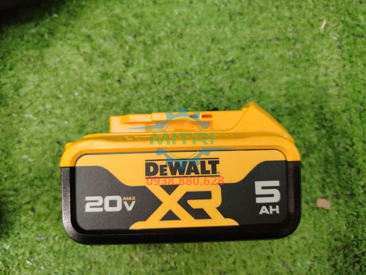 Pin DeWalt 20V Max 5Ah dùng cho DCF900 Pin DeWalt 20V Max 5Ah dùng cho máy siết bu lông DCF900