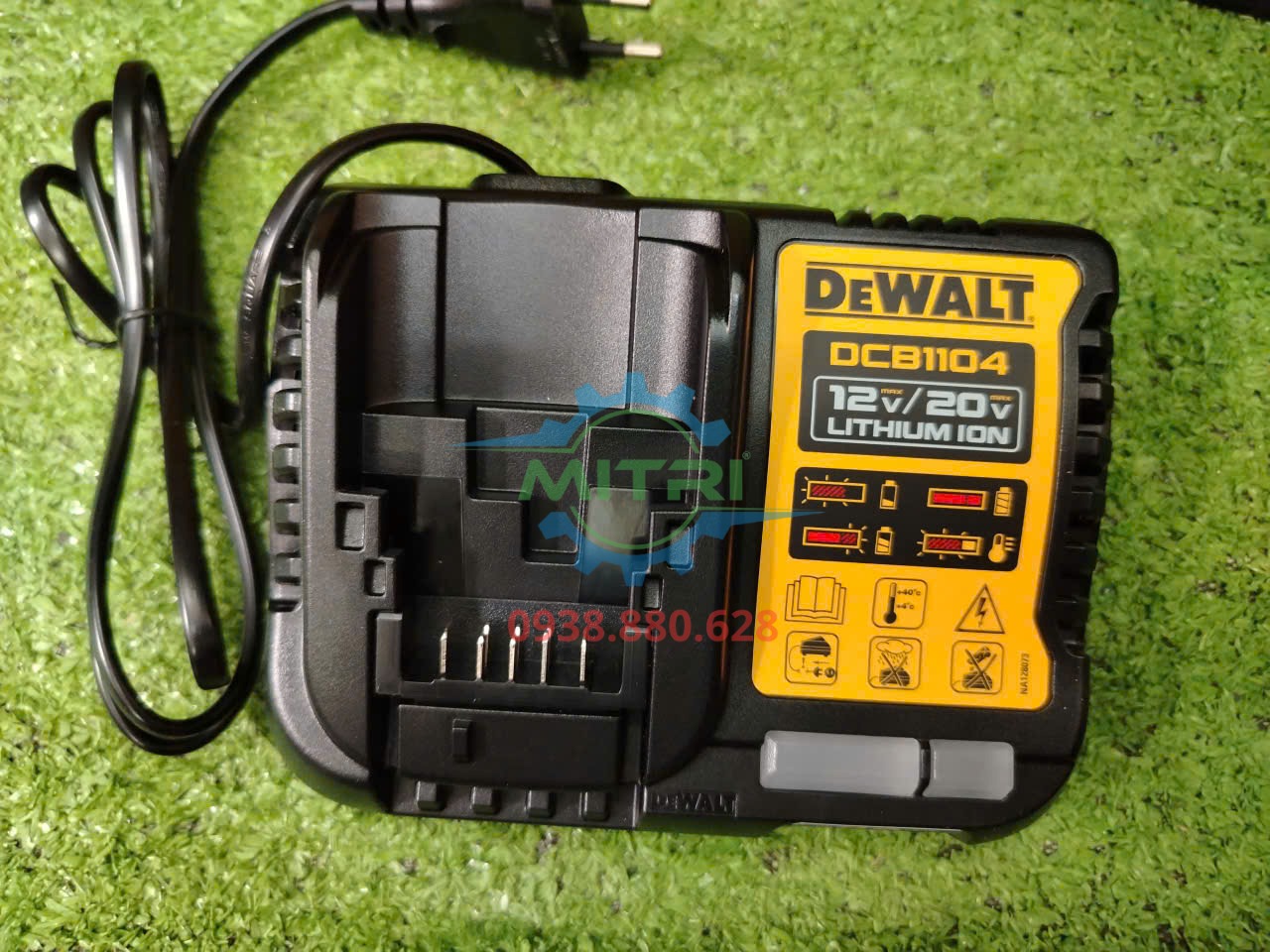 Sạc DeWalt combo DCF900 Sạc DeWalt trong combo máy siết bu lông DCF900