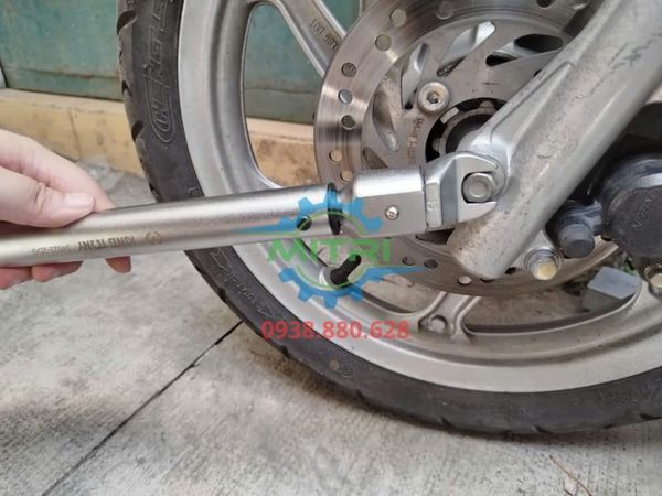 Siết thử bu lông bằng Kingtony 345202d11MR