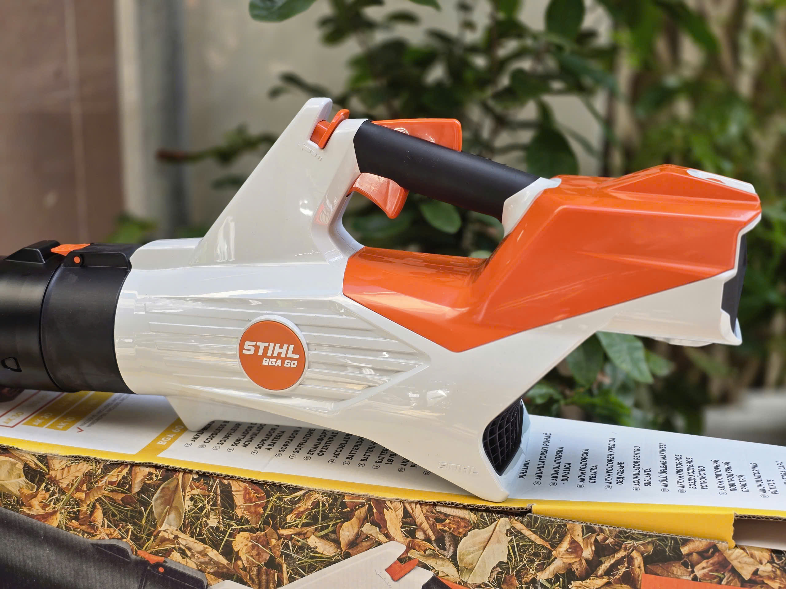 Máy thổi lá không dây STIHL BGA60 hệ pin AK lithium-ion 36V