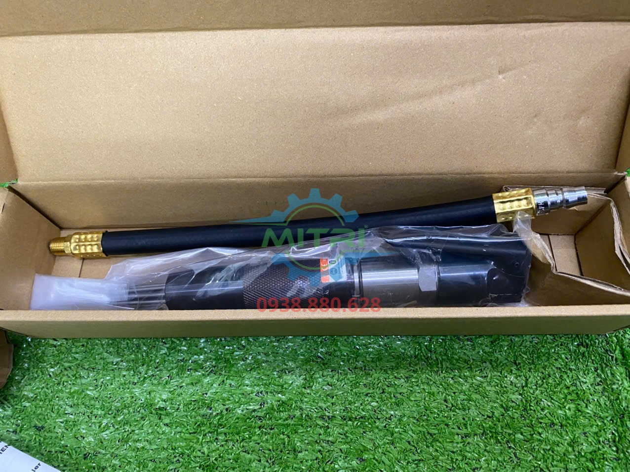 Súng gõ rỉ Kawasaki KPT-F1J-V2 với thiết kế thân dài cầm tay