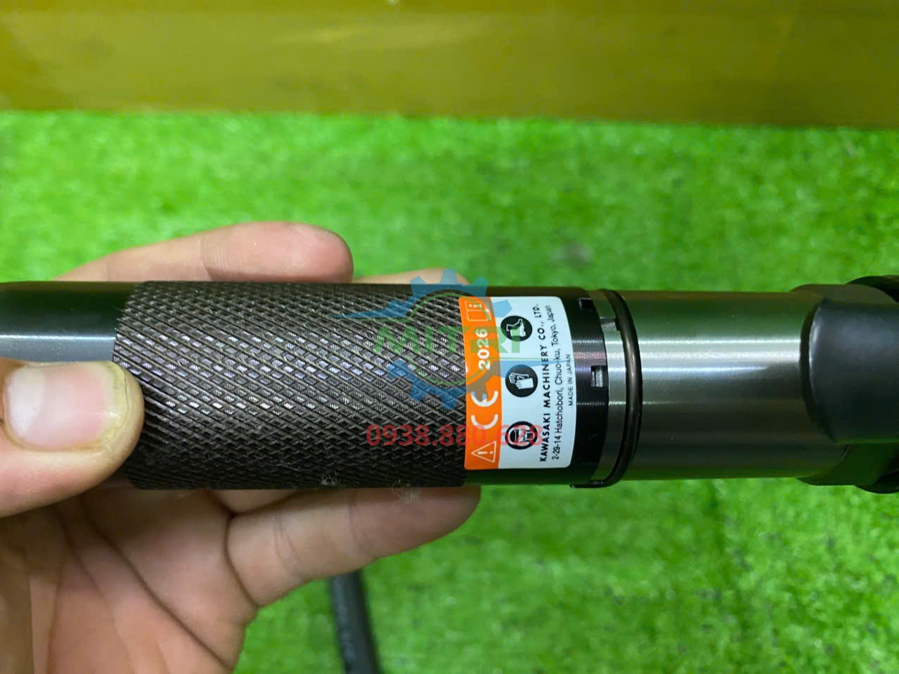 Súng gõ rỉ sét Kawasaki KPT-F1J-V2 dùng làm sạch kết cấu thép