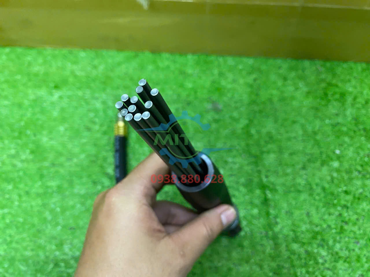 Súng gõ rỉ sét khí nén Kawasaki KPT-F1J-V2 cho xưởng cơ khí chuyên nghiệp