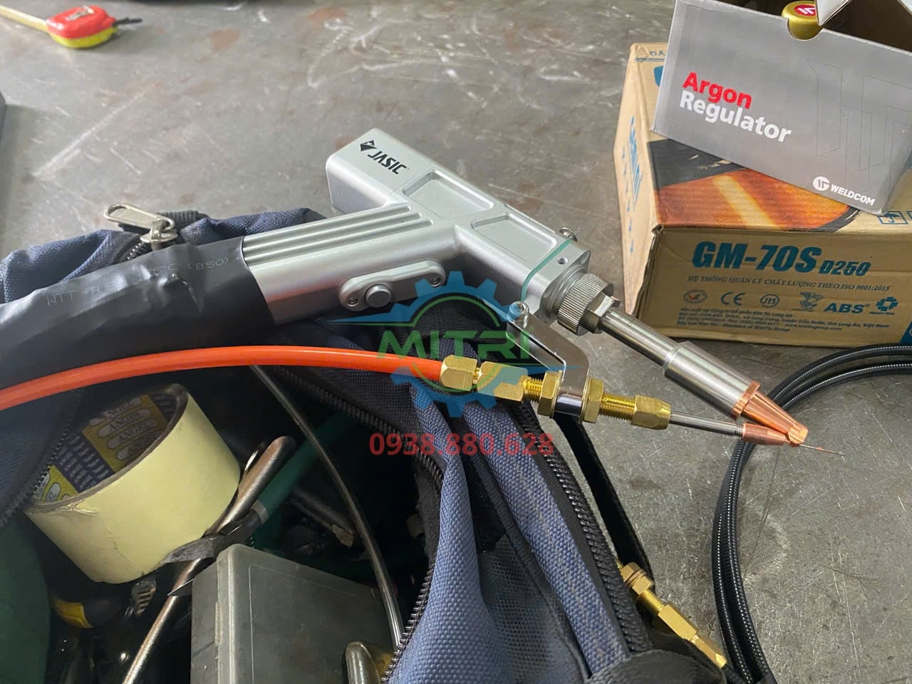 Súng hàn Laser Jasic LS-15000F kèm đồng hồ Argon Regulator và phụ kiện khí bảo vệ