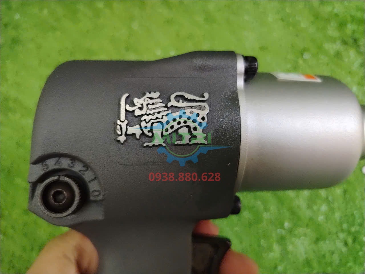 Súng siết bu lông chuyên dụng Yunica YW-988 dùng khí nén đầu 1/2 inch