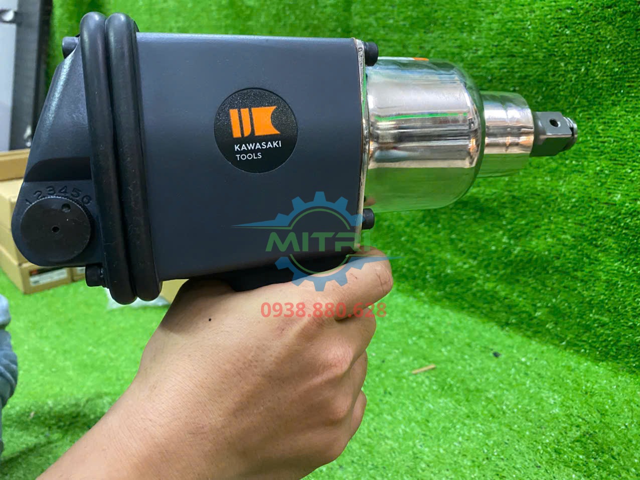 Súng vặn ốc 3/4 inch Kawasaki KPT-1460 dùng trong gara xe tải
