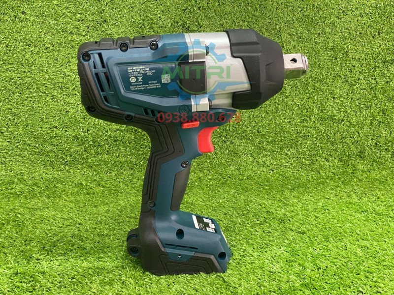 Tay cầm Bosch GDS 18V-1050H chắc tay khi siết bulong lực lớn
