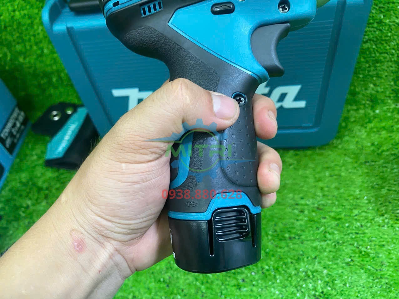Tay cầm máy bắt vít pin Makita TD090DWE chống trượt