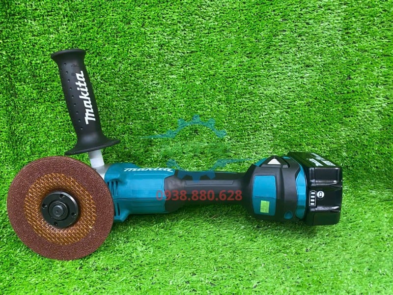 Tay cầm phụ và đá mài gắn trên Makita DGA506Z Tay cầm phụ và đá mài gắn trên Makita DGA506Z