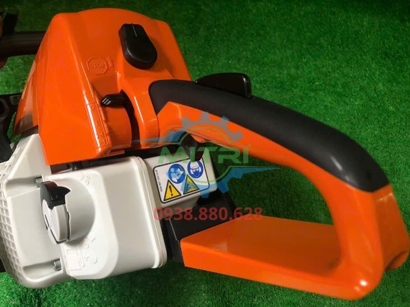Tay cầm máy cưa xích STIHL MS 250 chắc chắn dễ thao tác
