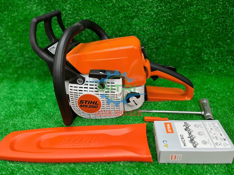 Tem model STIHL MS250 chính hãng trên thân máy