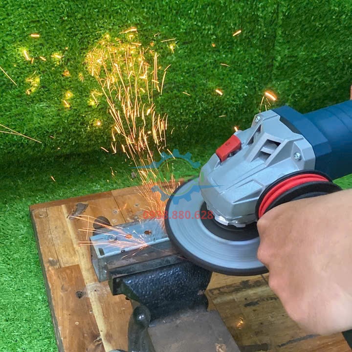 Test mài sắt bằng máy mài góc Bosch GWS 12-125 P tại Minh Triết