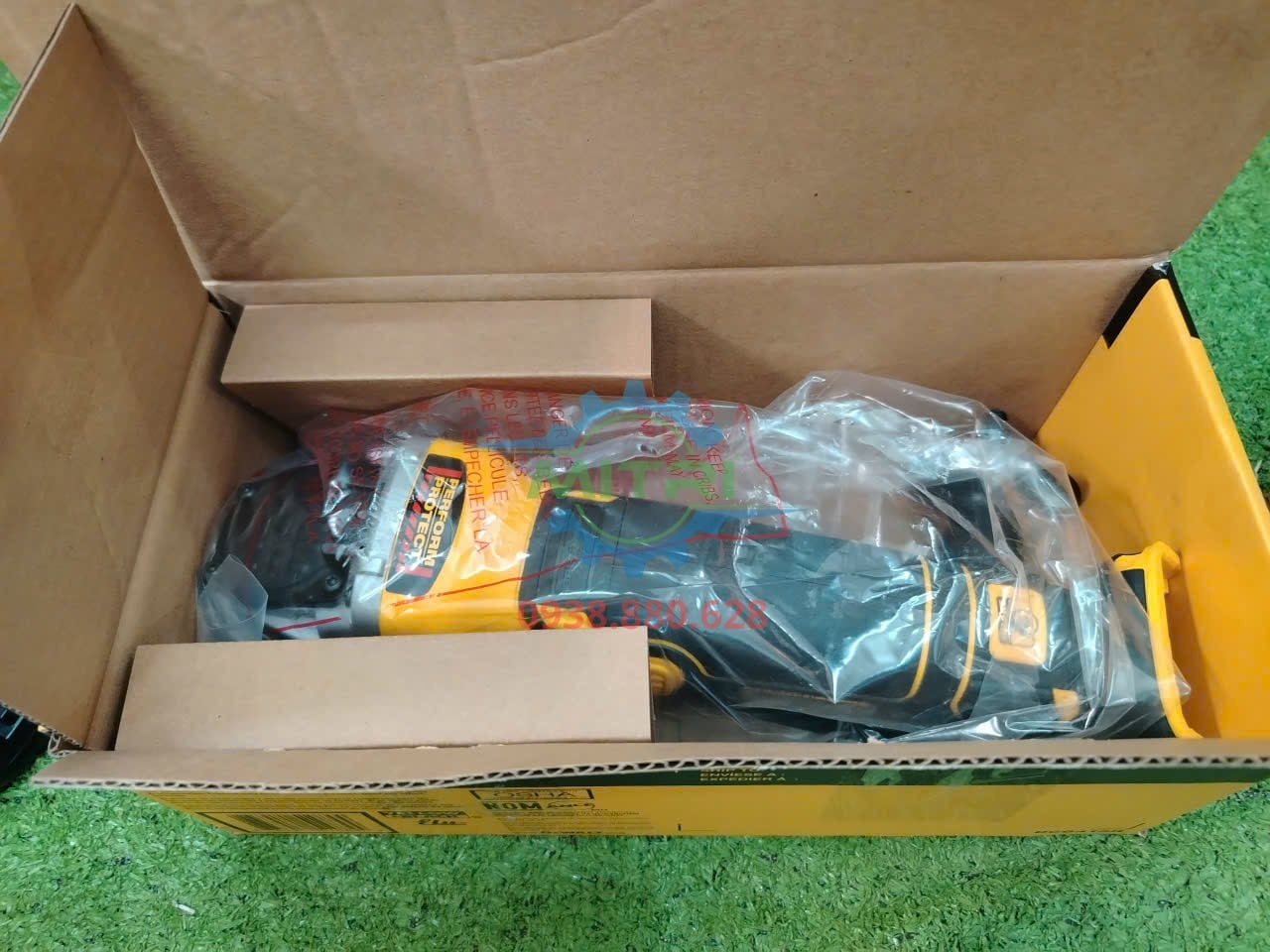 Thân máy mài DeWALT DCG413B Tool Only Thân máy mài góc DeWALT DCG413B Tool Only không kèm pin sạc