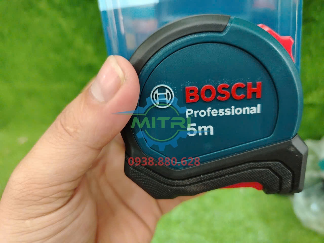 Logo Bosch Professional và lá thước trên thước cuộn 1600A016BH