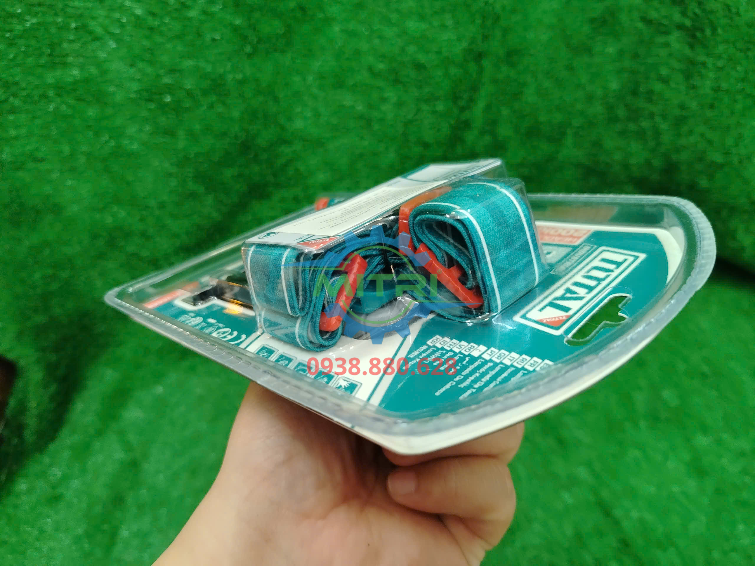 Đèn pin siêu sáng Total THL013AAA6 khả năng chiếu xa 91m