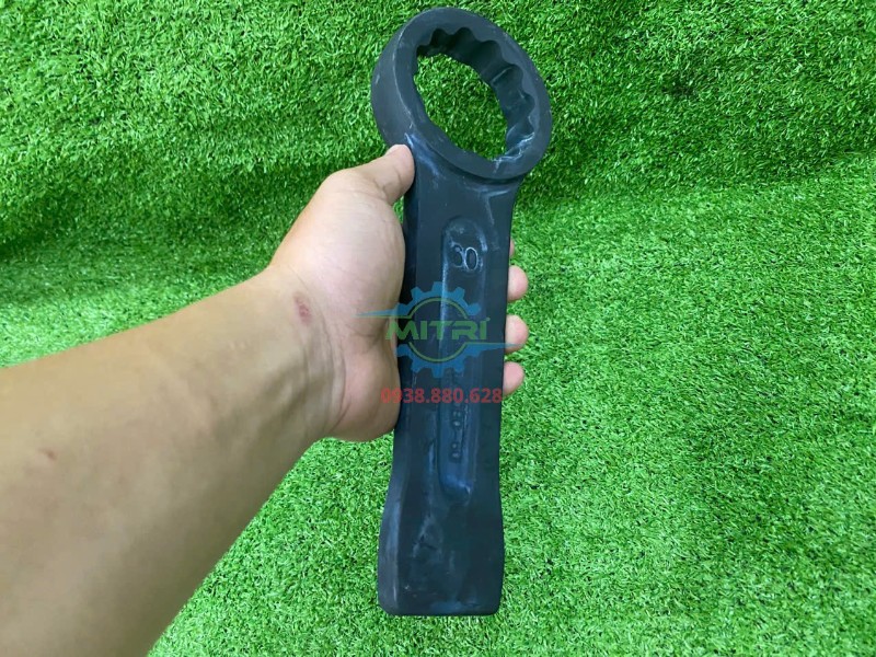 Trên tay vòng miệng đóng Kingtony 10B0-60 60mm dùng cho cơ khí nặng