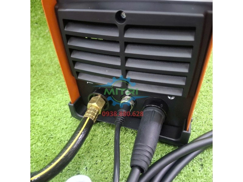 Đội ngũ kỹ thuật Minh Triết tư vấn máy hàn Jasic 200S W221 trực tiếp tại cửa hàng