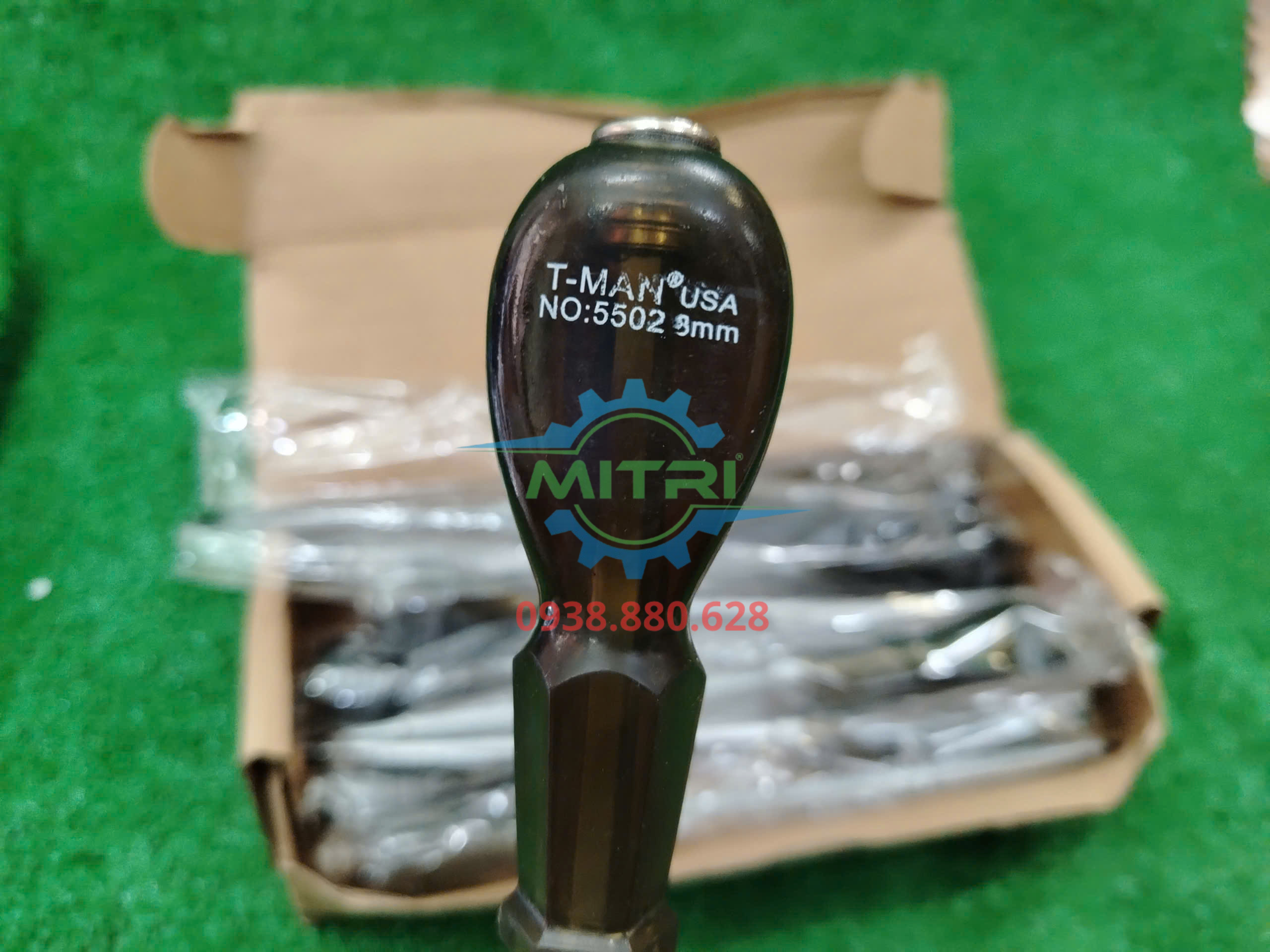 Thiết kế xuyên thân chịu lực đóng của tua vít T-Man USD 5502