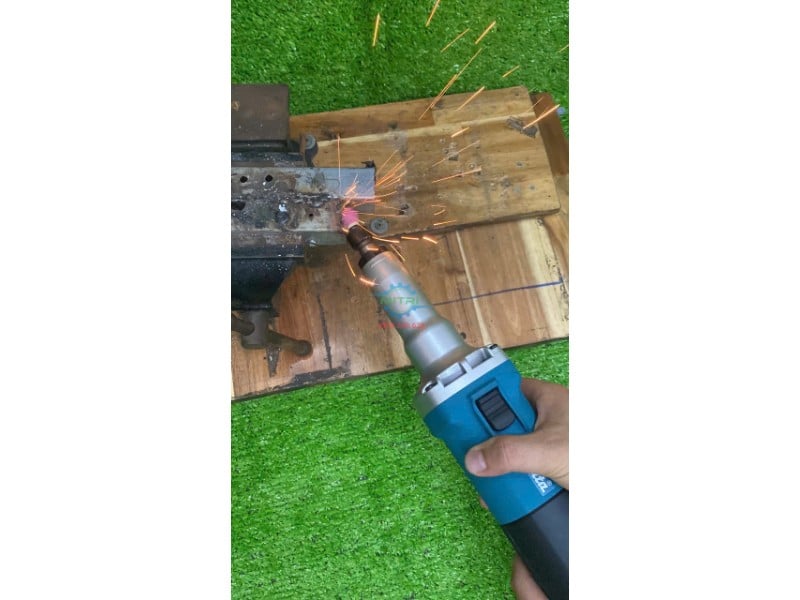 Ứng dụng máy mài khuôn Makita GD0800C trong xưởng cơ khí