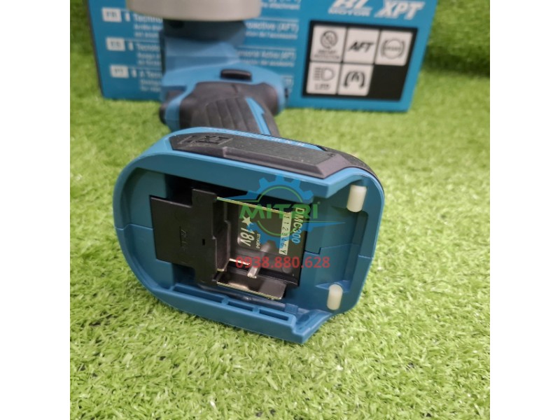 Vị trí gắn pin 18V Makita DMC300Z chắc chắn