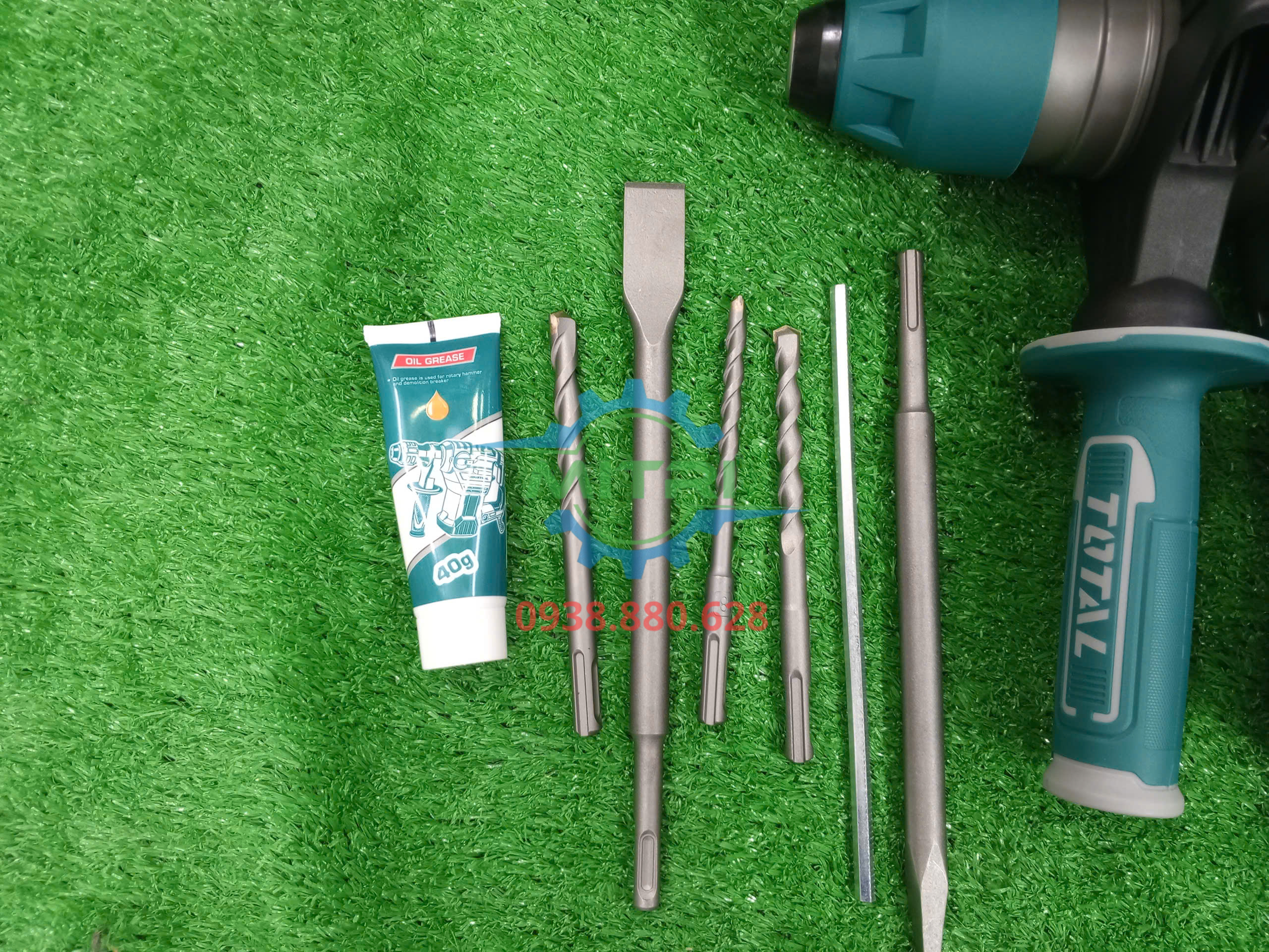 Máy khoan đục bê tông hạng nặng Total TH118366 1800W