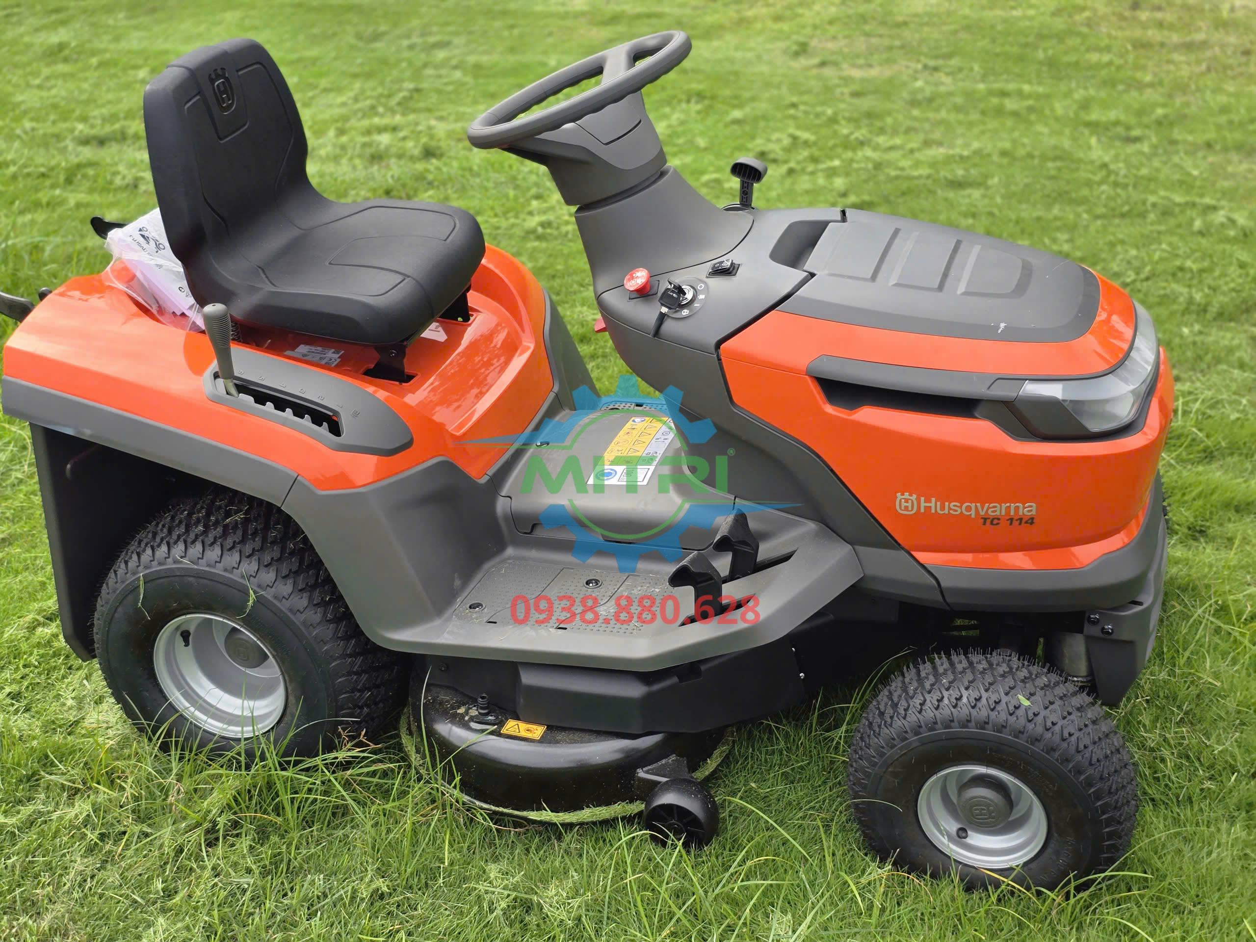 Động cơ máy cắt cỏ người lái HS 452AE mạnh mẽ